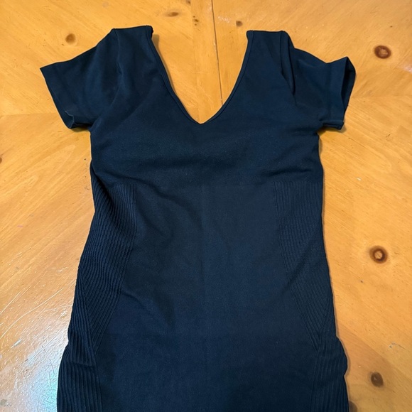 NEW Halara Seamless V-Neck Short Sleeve Built in Shapewear with Shorts Black XL - Picture 11 of 15